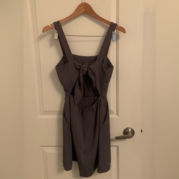 Aritzia Aperture tie-back dress in olive green - Picture 3 of 10